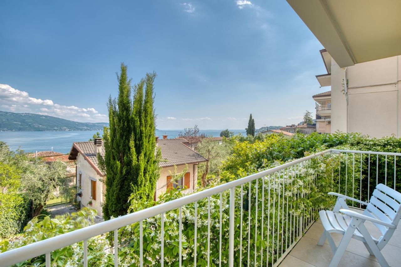 Classic Double Room Lake View Balcony,1377356084:JPEG